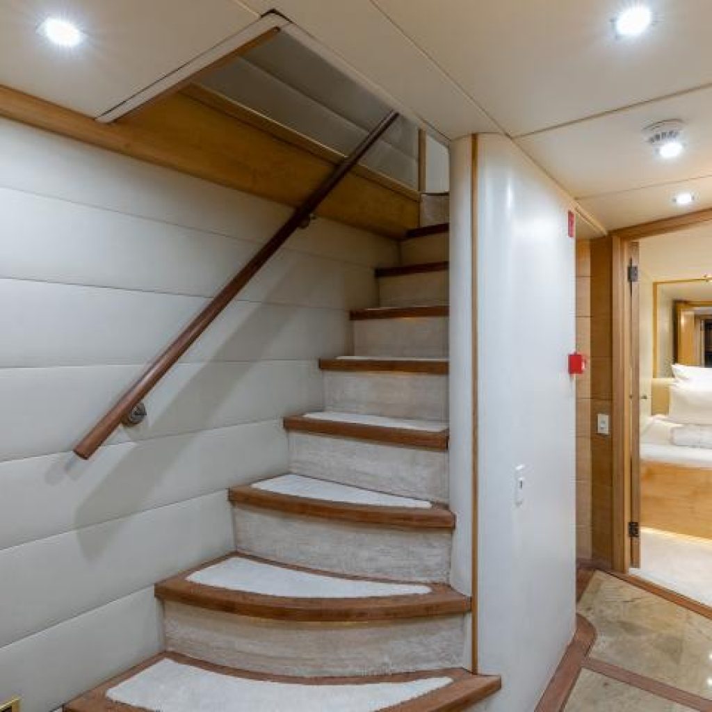 2p7a8390_rt_l-1730972718